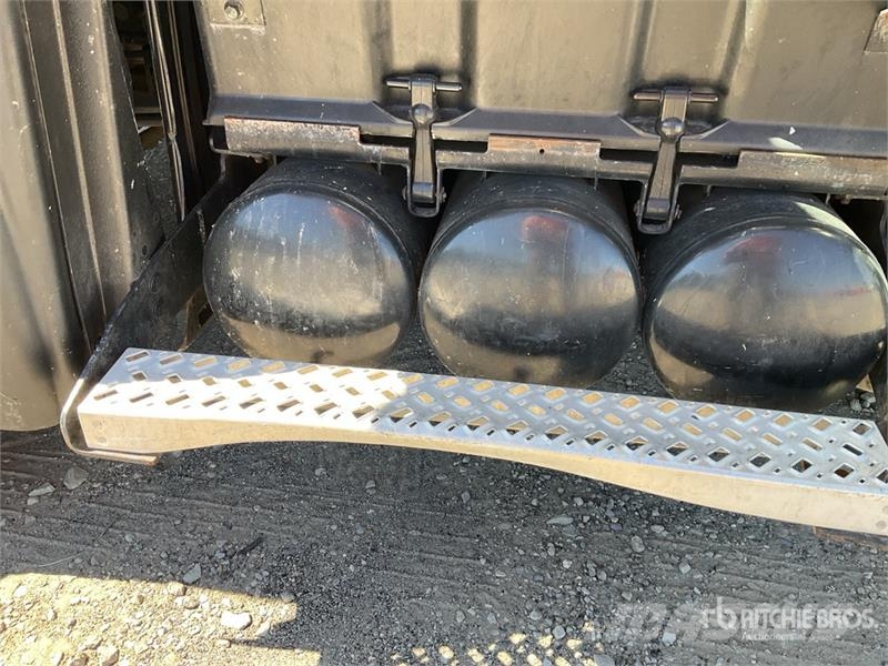 Mack CXU613 Truck Tractor Units
