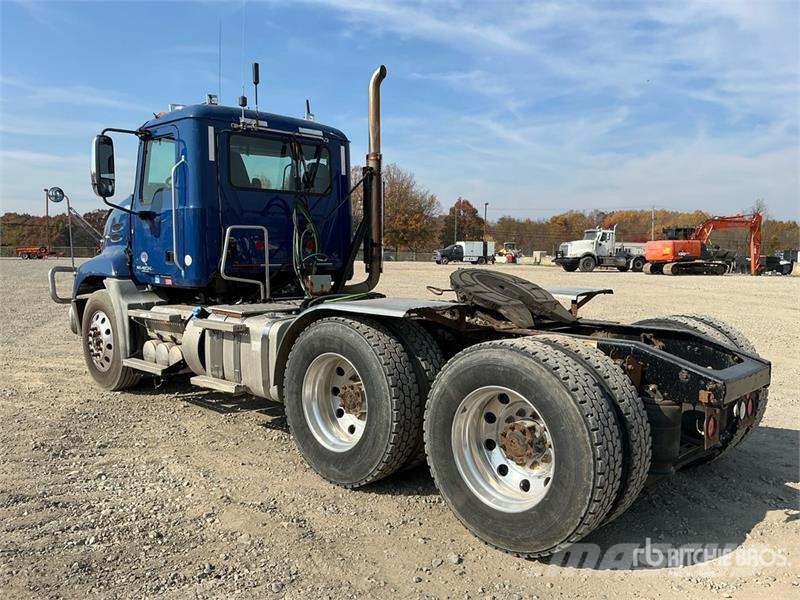 Mack CXU613 Vilcēji