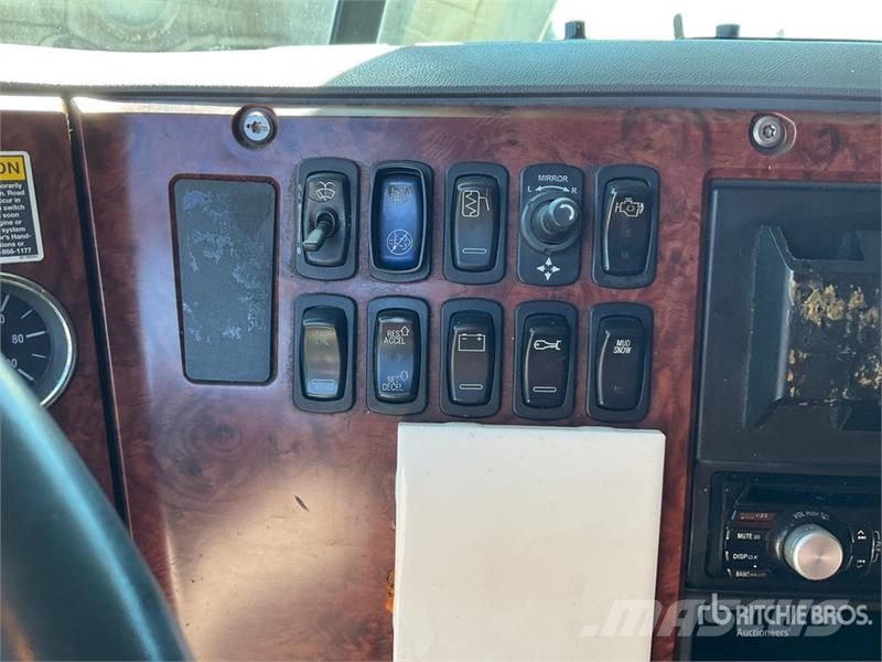 Mack CXU613 Truck Tractor Units