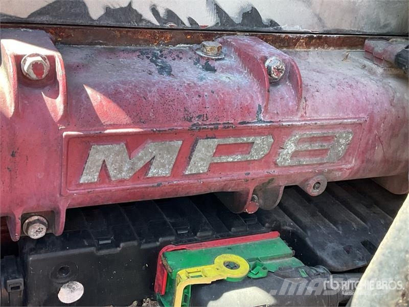 Mack CXU613 Truck Tractor Units