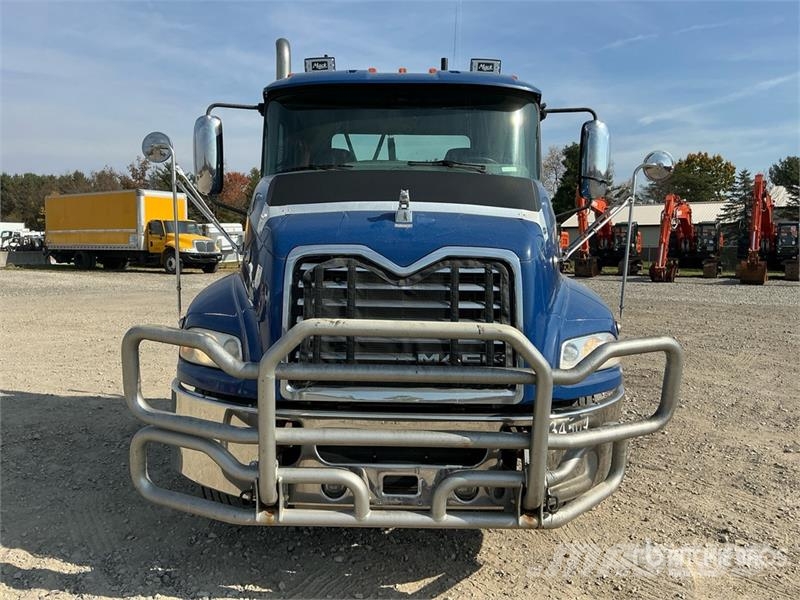 Mack CXU613 Vilcēji