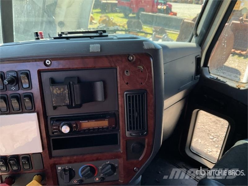 Mack CXU613 Truck Tractor Units