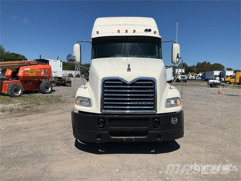 Mack CXU613 Truck Tractor Units
