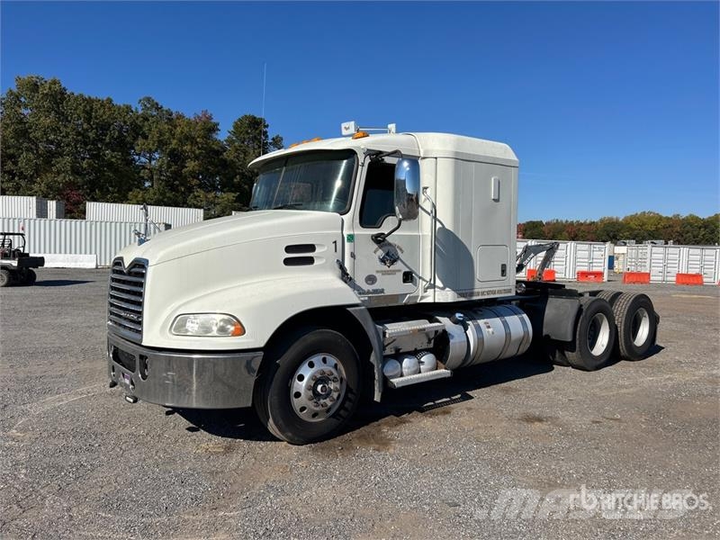Mack CXU613 Pinnacle Cabezas tractoras