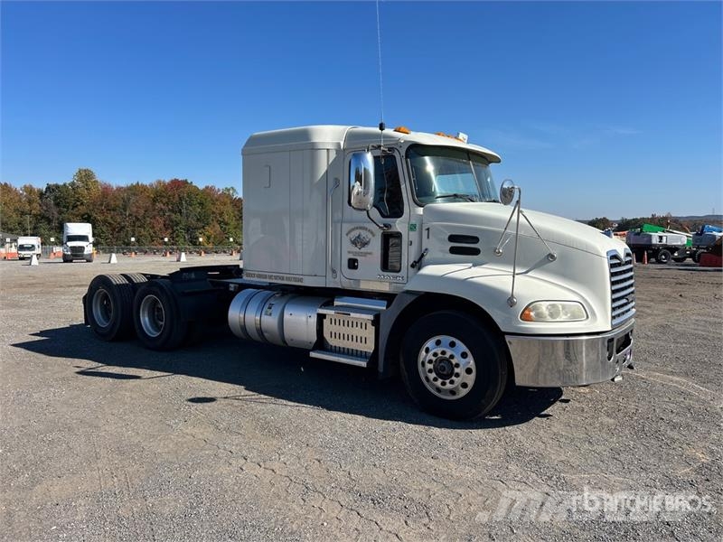 Mack CXU613 Pinnacle Cabezas tractoras