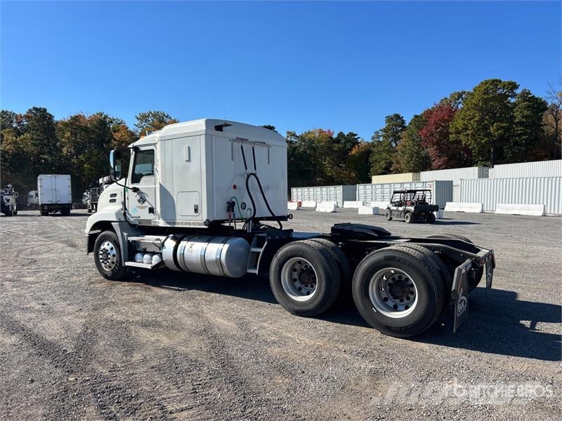Mack CXU613 Pinnacle Cabezas tractoras