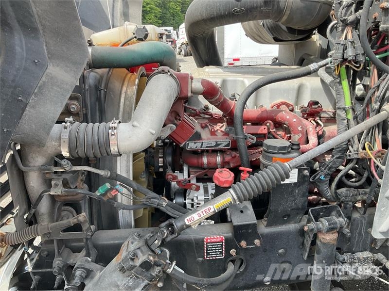 Mack CXU613 Pinnacle Tegljači