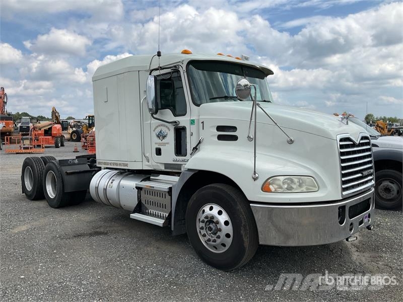 Mack CXU613 Pinnacle Tegljači