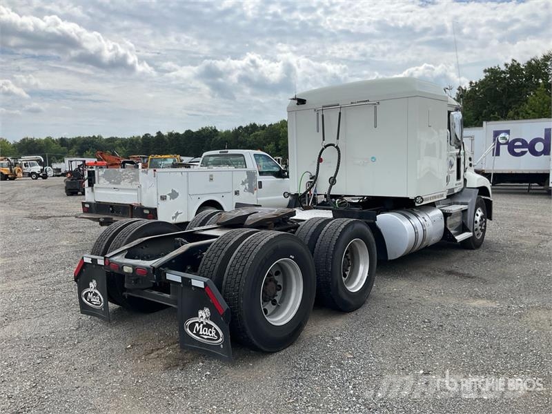 Mack CXU613 Pinnacle Tegljači