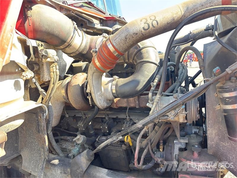 Mack DM690S Skip bin truck