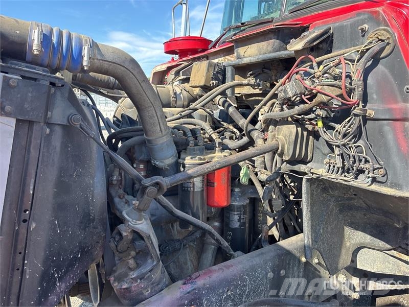 Mack DM690S Skip bin truck