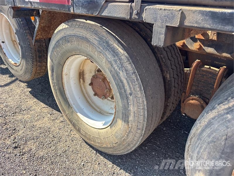 Mack DM690S Skip bin truck