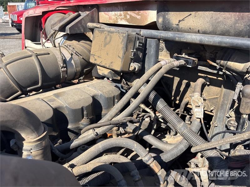 Mack DM690S Skip bin truck