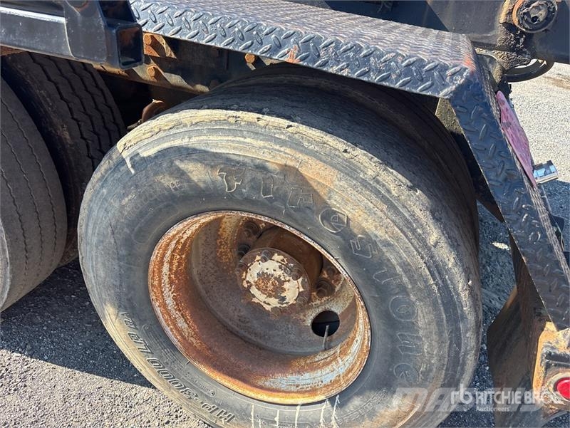 Mack DM690S Skip bin truck