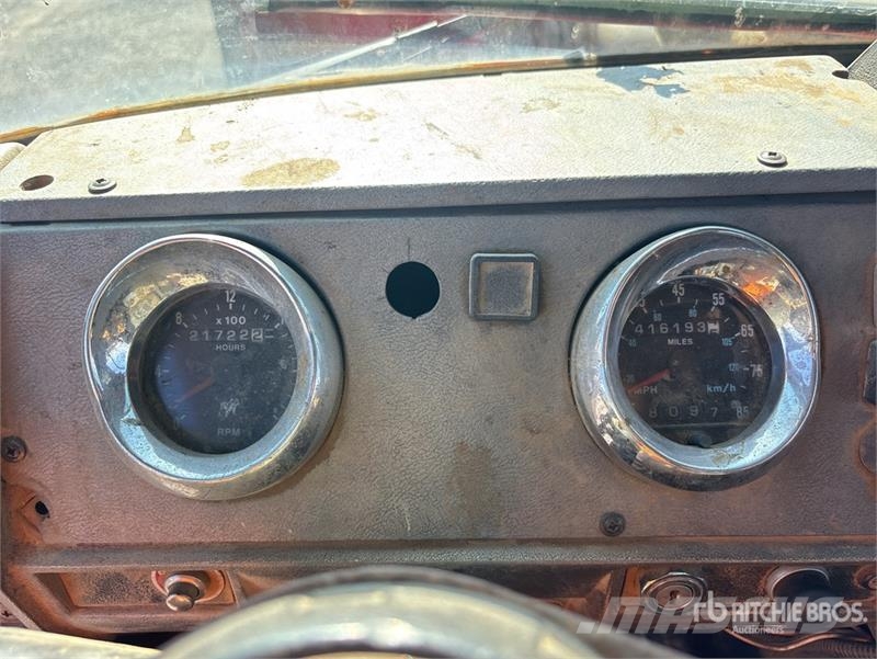 Mack DM690S Skip bin truck