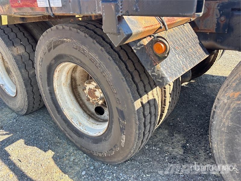 Mack DM690S Skip bin truck
