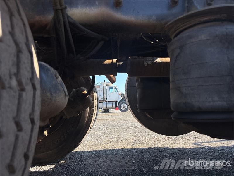 Mack DM690S Skip bin truck