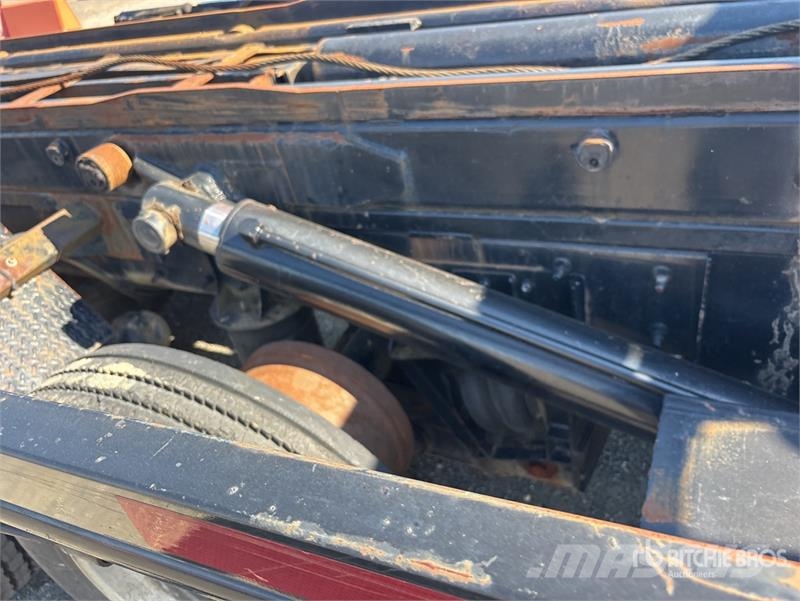 Mack DM690S Skip bin truck