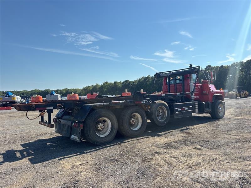 Mack DM690S Skip bin truck