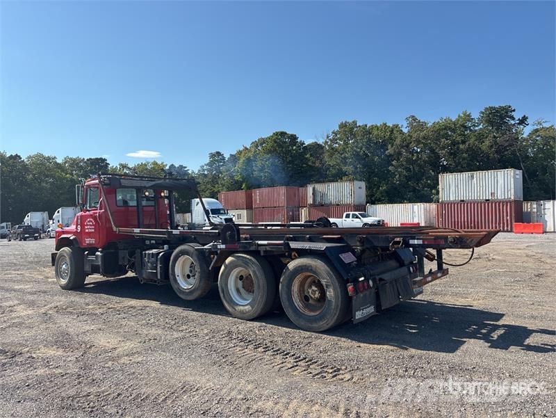 Mack DM690S Skip bin truck