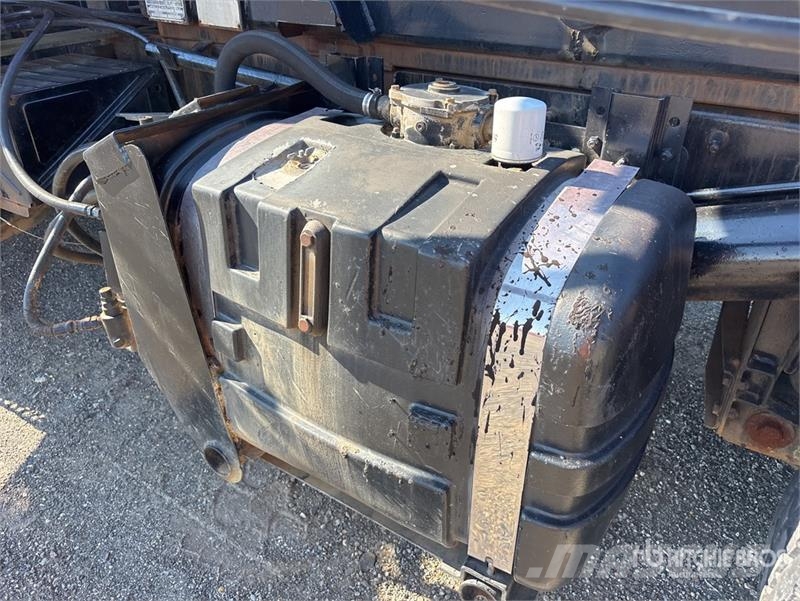 Mack DM690S Skip bin truck