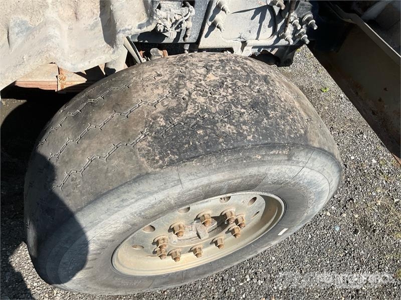 Mack GR64F 8x4 Tri/A Dump Truck (Inoperable) Kiper tovornjaki