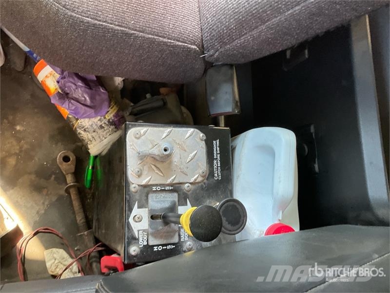 Mack GR64F 8x4 Tri/A Dump Truck (Inoperable) Kiper tovornjaki