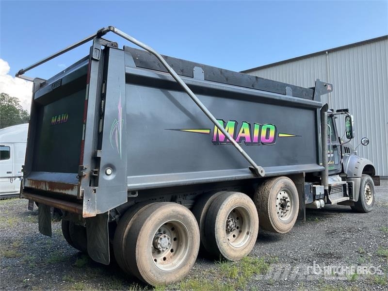 Mack GR64F 8x4 Tri/A Dump Truck (Inoperable) Kiper tovornjaki