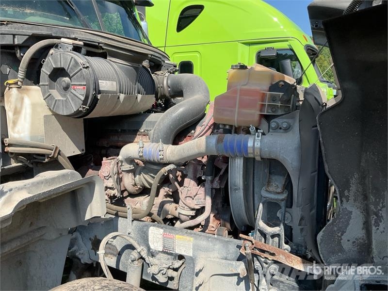 Mack GR64F 8x4 Tri/A Dump Truck (Inoperable) Kiper tovornjaki