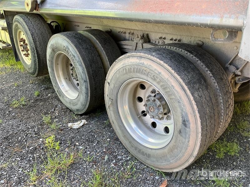 Mack GR64F 8x4 Tri/A Dump Truck (Inoperable) Kiper tovornjaki