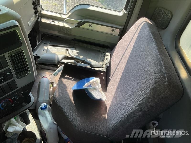 Mack GR64F 8x4 Tri/A Dump Truck (Inoperable) Kiper tovornjaki
