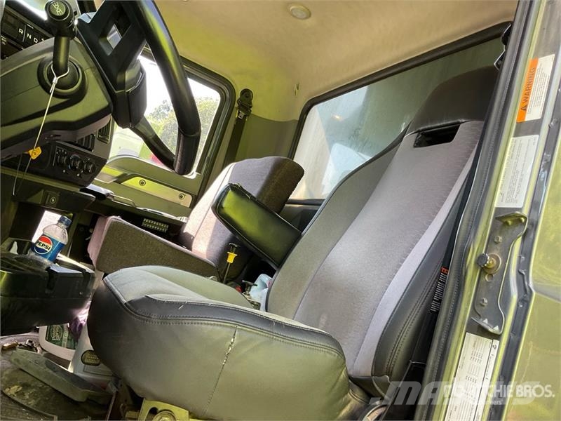 Mack GR64F 8x4 Tri/A Dump Truck (Inoperable) Kiper tovornjaki