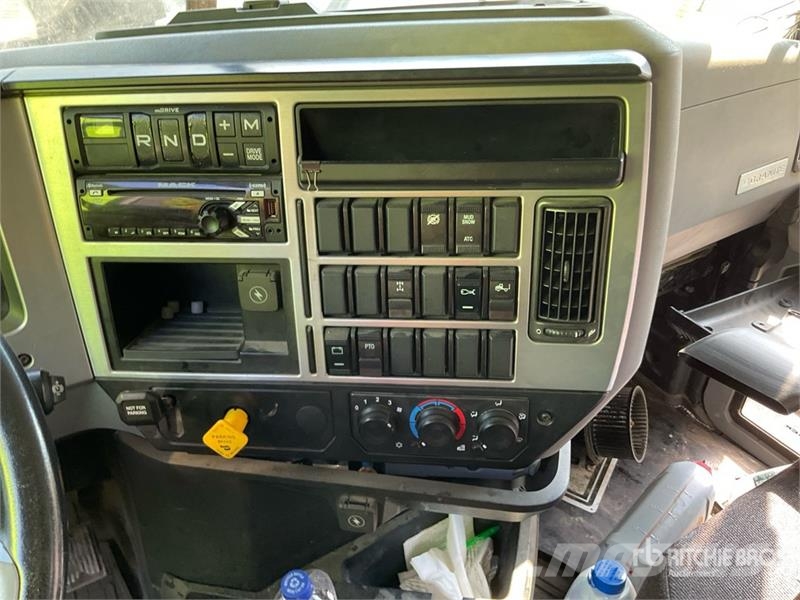 Mack GR64F 8x4 Tri/A Dump Truck (Inoperable) Kiper tovornjaki