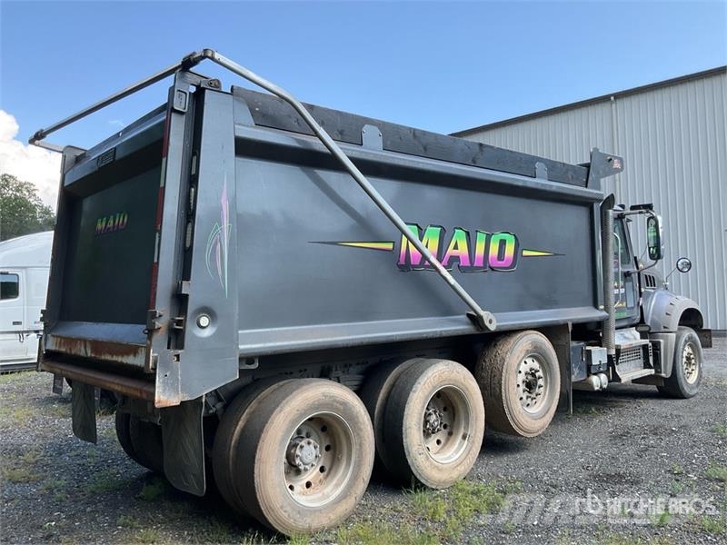 Mack GR64F 8x4 Tri/A Dump Truck (Inoperable) Kiper tovornjaki