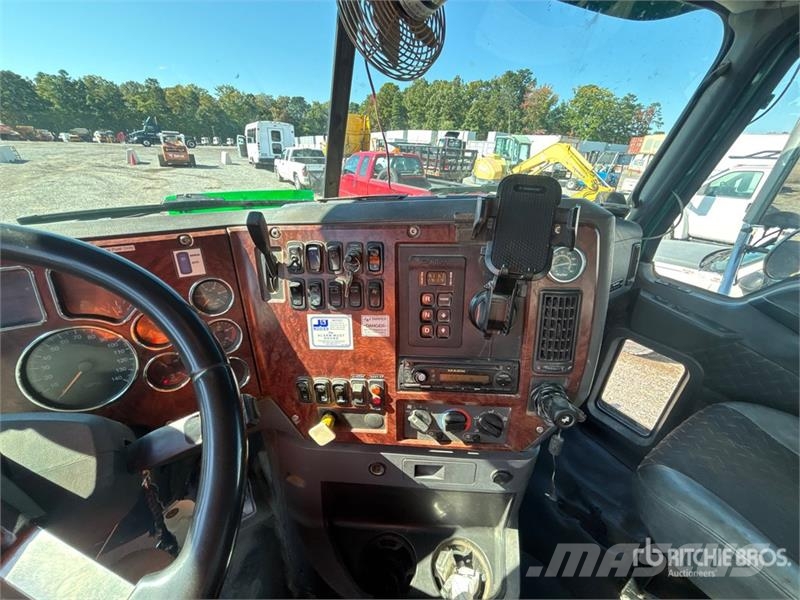 Mack GU713 Самоскиди