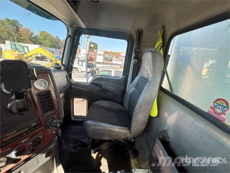 Mack GU713 Самоскиди