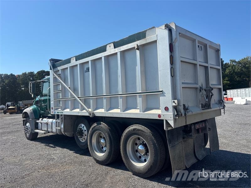 Mack GU713 Самоскиди