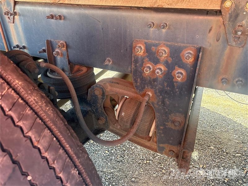 Mack GU713 Granite 12x4 Flatbed Truck Madelautod