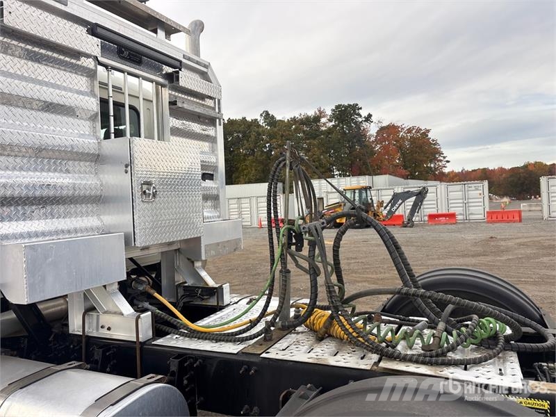 Mack GU713 Granite 8x4 Tri/A Day Cab Truck Tractor Dragbilar