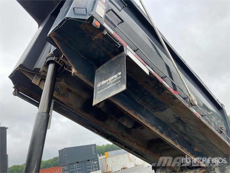 Mack GU713 Granite 8x4 Tri/A Dump Truck Tipper trucks