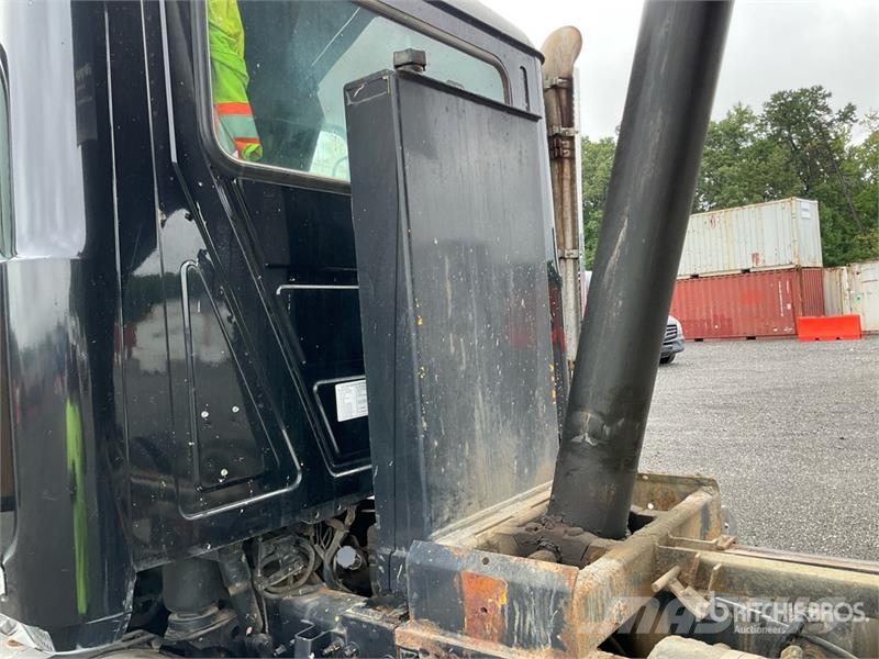 Mack GU713 Granite 8x4 Tri/A Dump Truck Tipper trucks