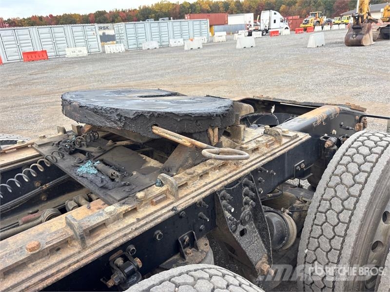 Mack GU713 Granite 8x4 Tri/A Day Cab Truck Tractor Dragbilar