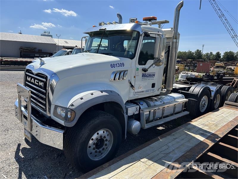 Mack GU713 Granite 8x4 Tri/A Day Cab Truck Tractor Sadulveokid