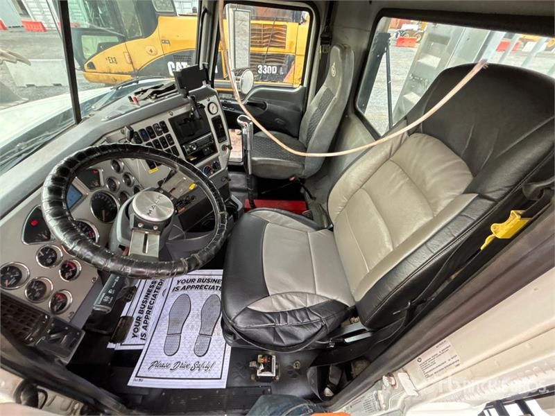 Mack GU713 Granite 8x4 Tri/A Day Cab Truck Tractor Dragbilar