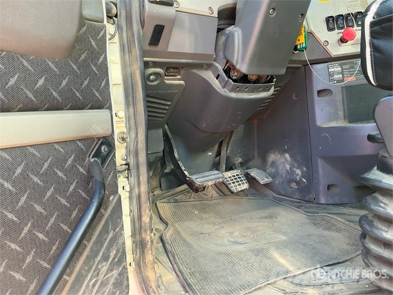 Mack GU713 Granite 8x4 Tri/A Day Cab Truck Tractor Trekkers