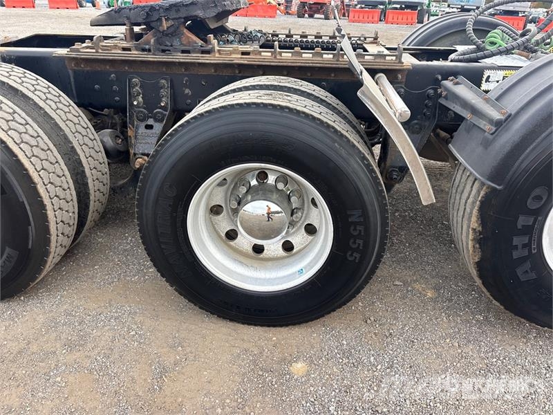 Mack GU713 Granite 8x4 Tri/A Day Cab Truck Tractor Dragbilar