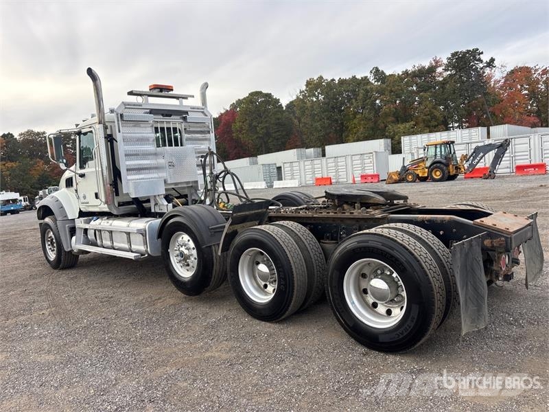 Mack GU713 Granite 8x4 Tri/A Day Cab Truck Tractor Dragbilar