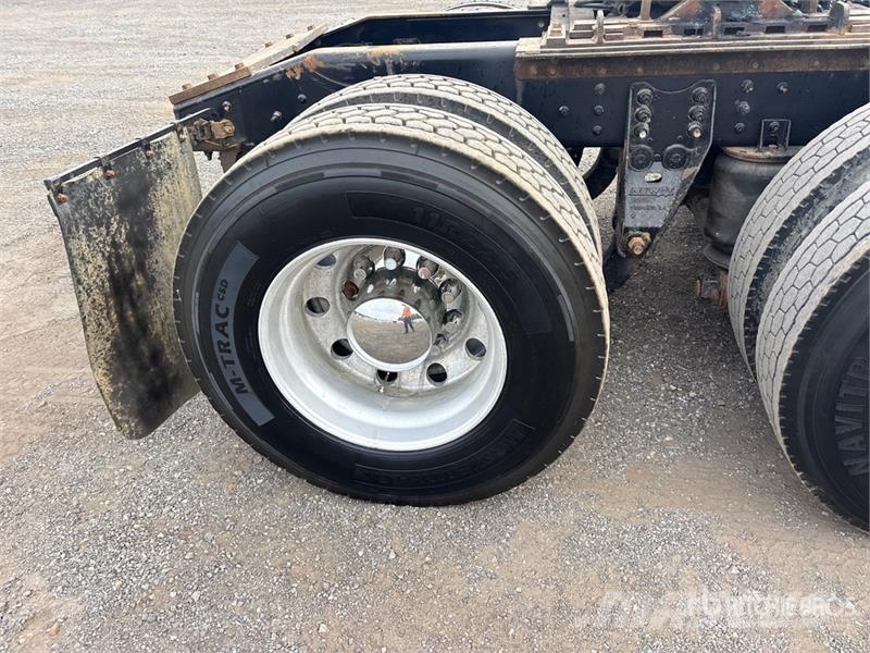 Mack GU713 Granite 8x4 Tri/A Day Cab Truck Tractor Dragbilar