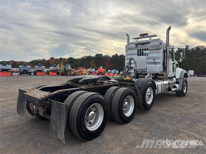 Mack GU713 Granite 8x4 Tri/A Day Cab Truck Tractor Dragbilar