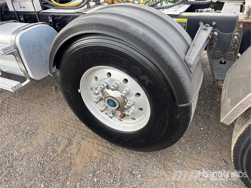 Mack GU713 Granite 8x4 Tri/A Day Cab Truck Tractor Dragbilar